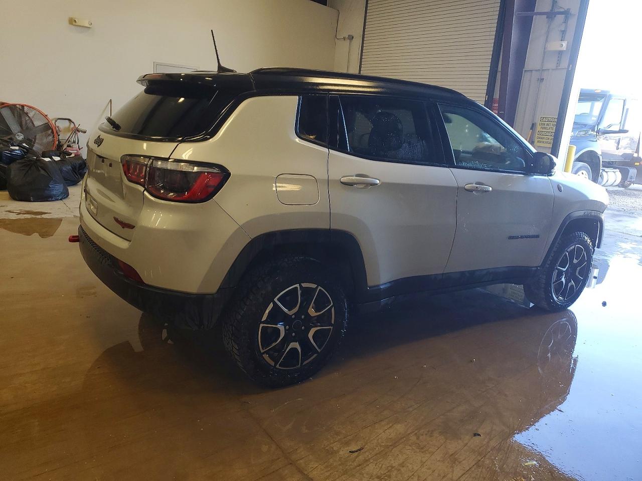 2025 JEEP COMPASS TRAILHAWK photo 3