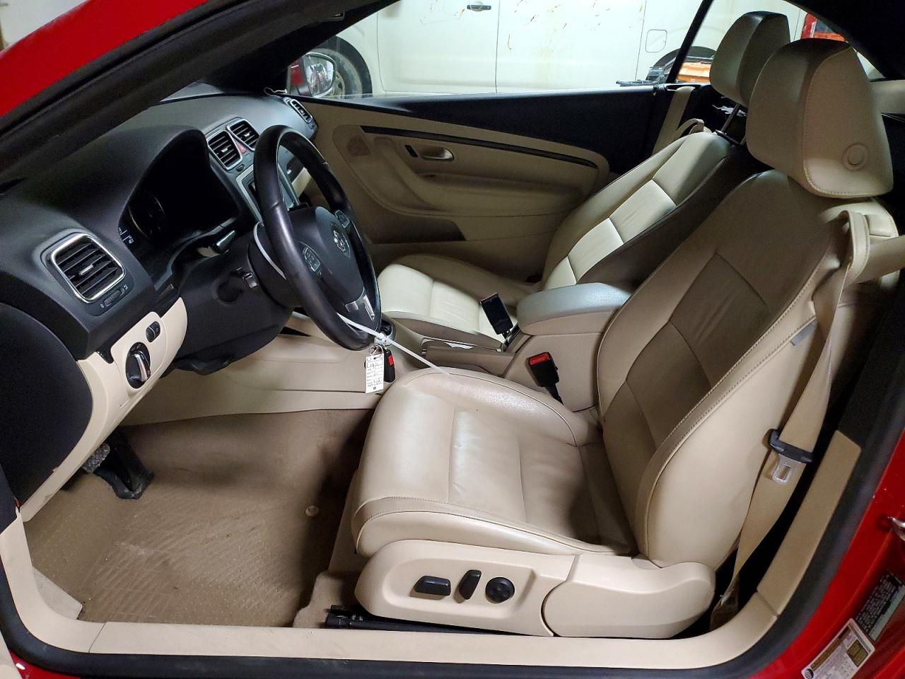 2014 VOLKSWAGEN EOS LUX photo 7