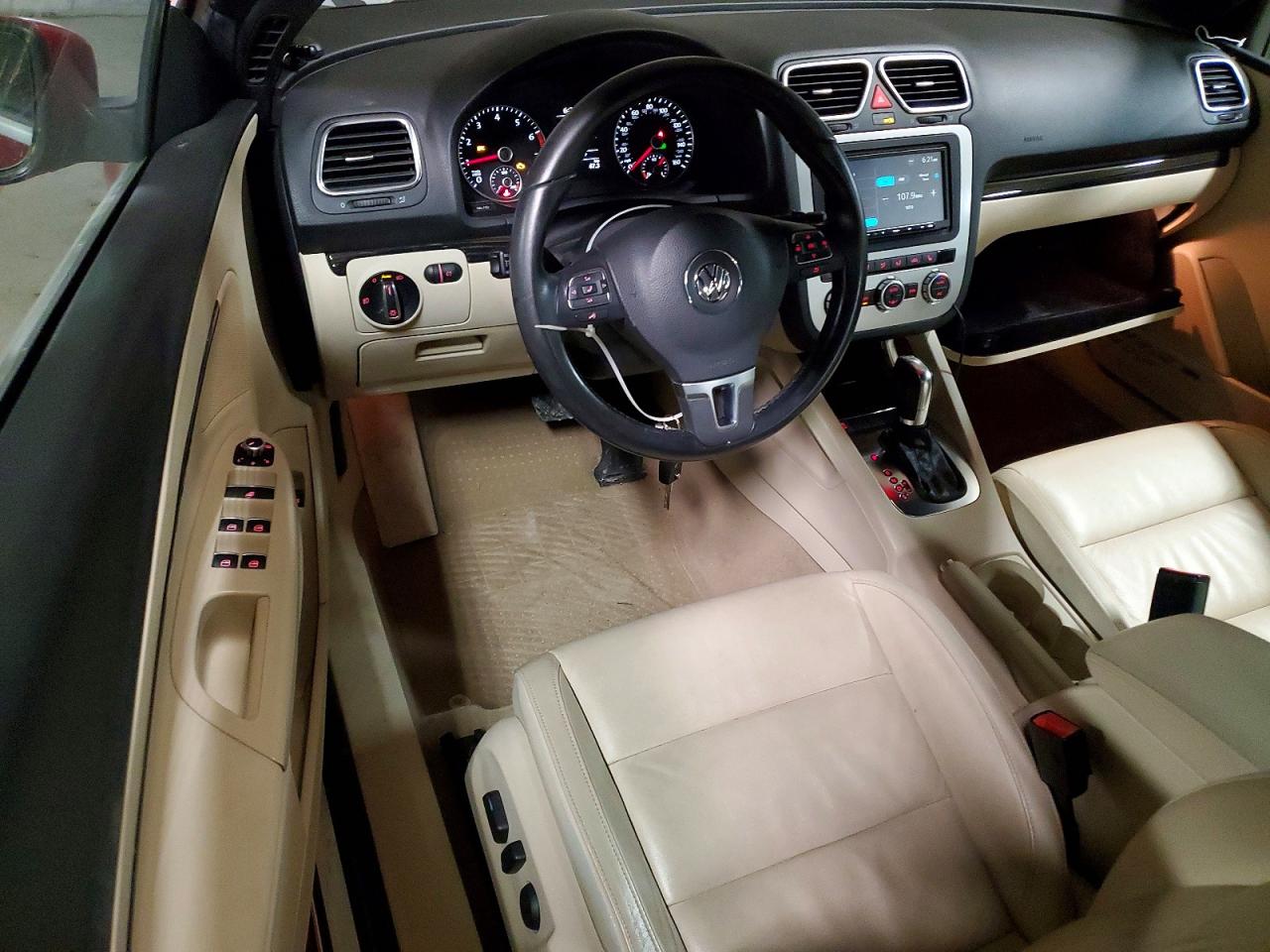 2014 VOLKSWAGEN EOS LUX photo 8