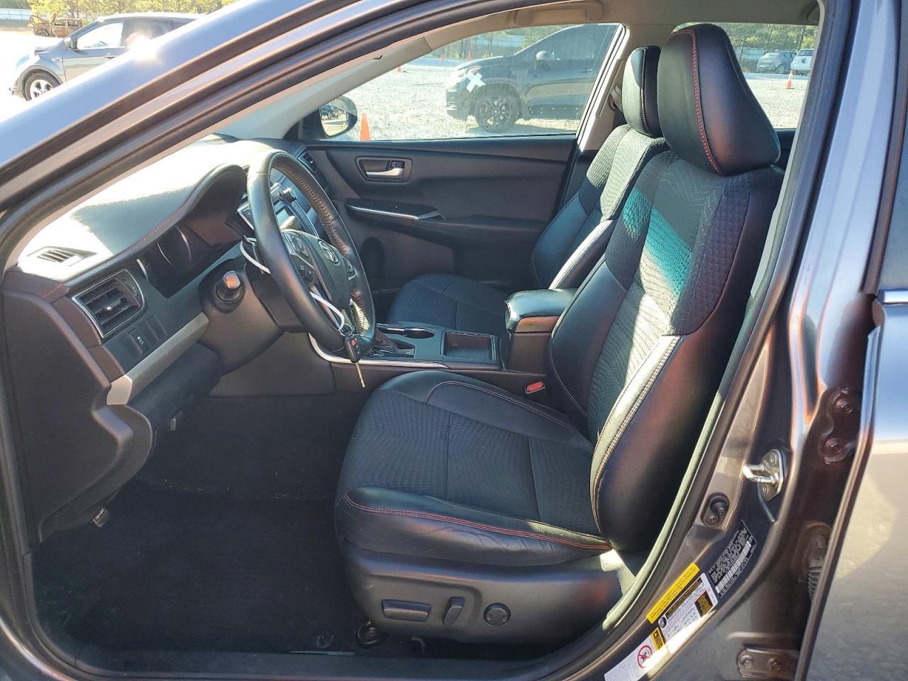 2015 TOYOTA CAMRY LE photo 13