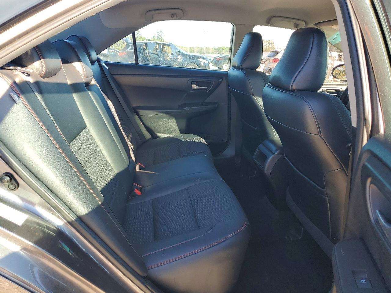 2015 TOYOTA CAMRY LE photo 19