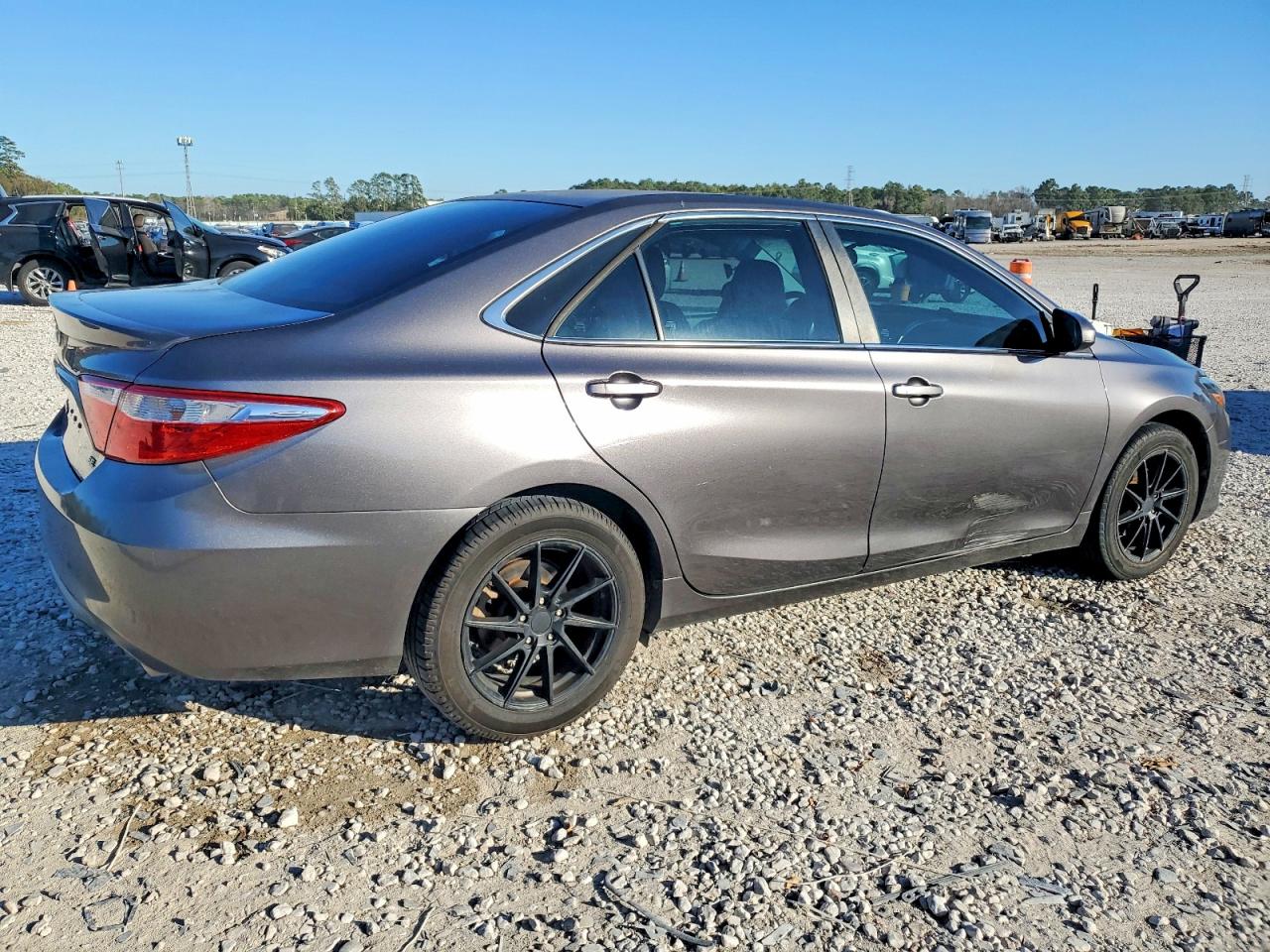 2015 TOYOTA CAMRY LE photo 5