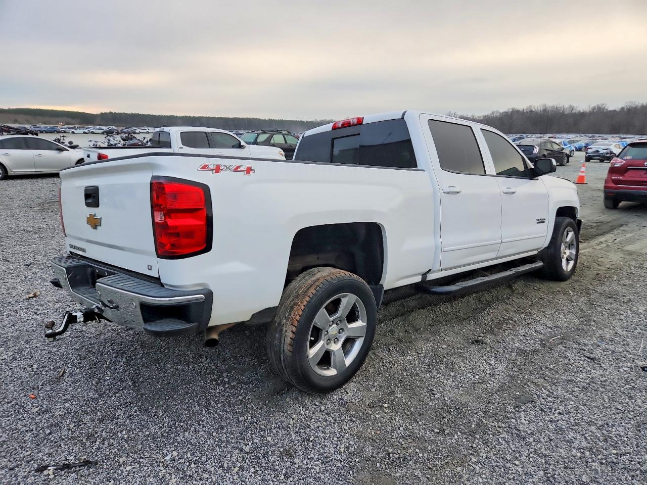 2016 CHEVROLET SILVERADO K1500 LT photo 3