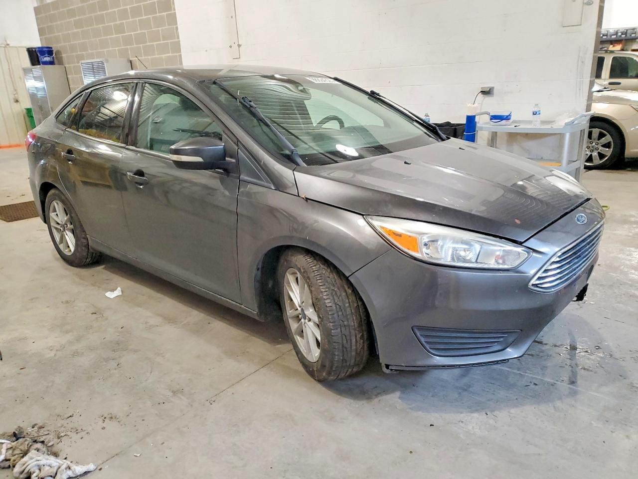 2015 FORD FOCUS SE photo 4