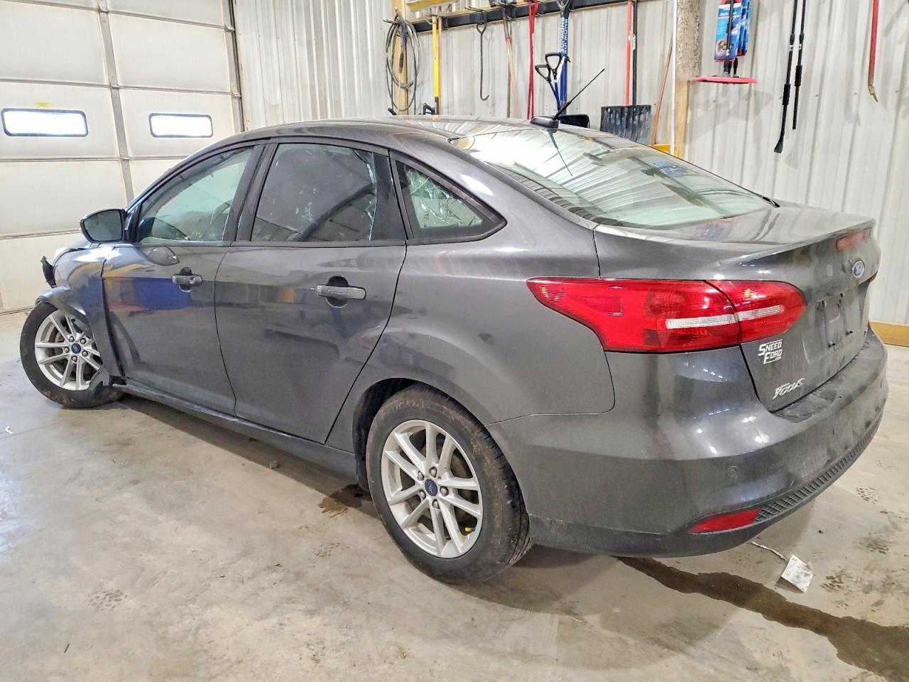 2015 FORD FOCUS SE photo 2