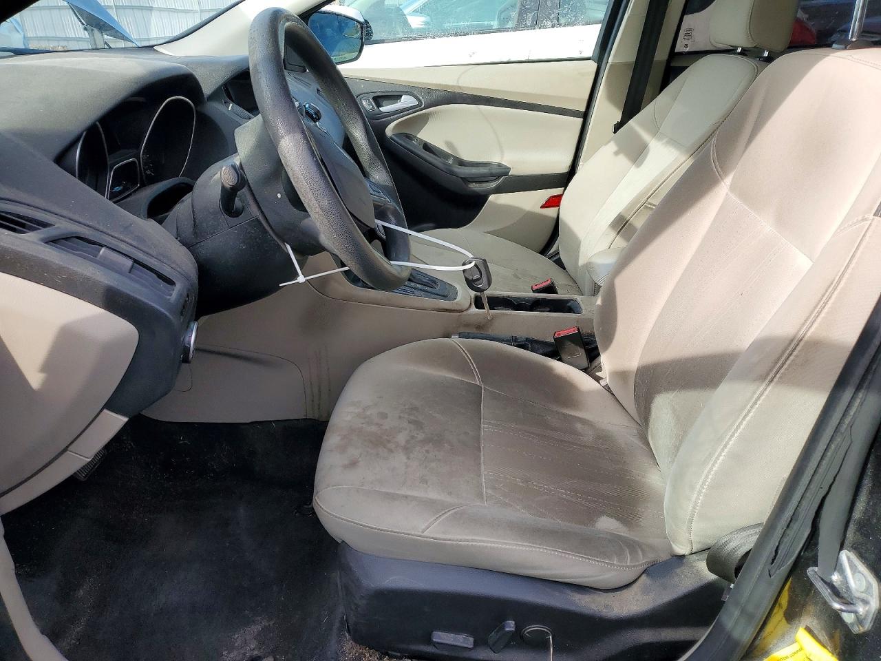 2015 FORD FOCUS SE photo 7