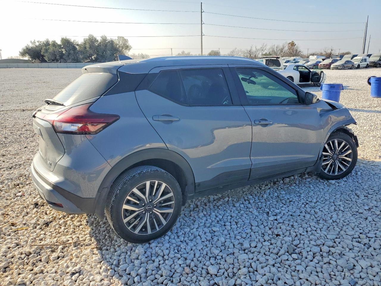 2023 NISSAN KICKS SV photo 3