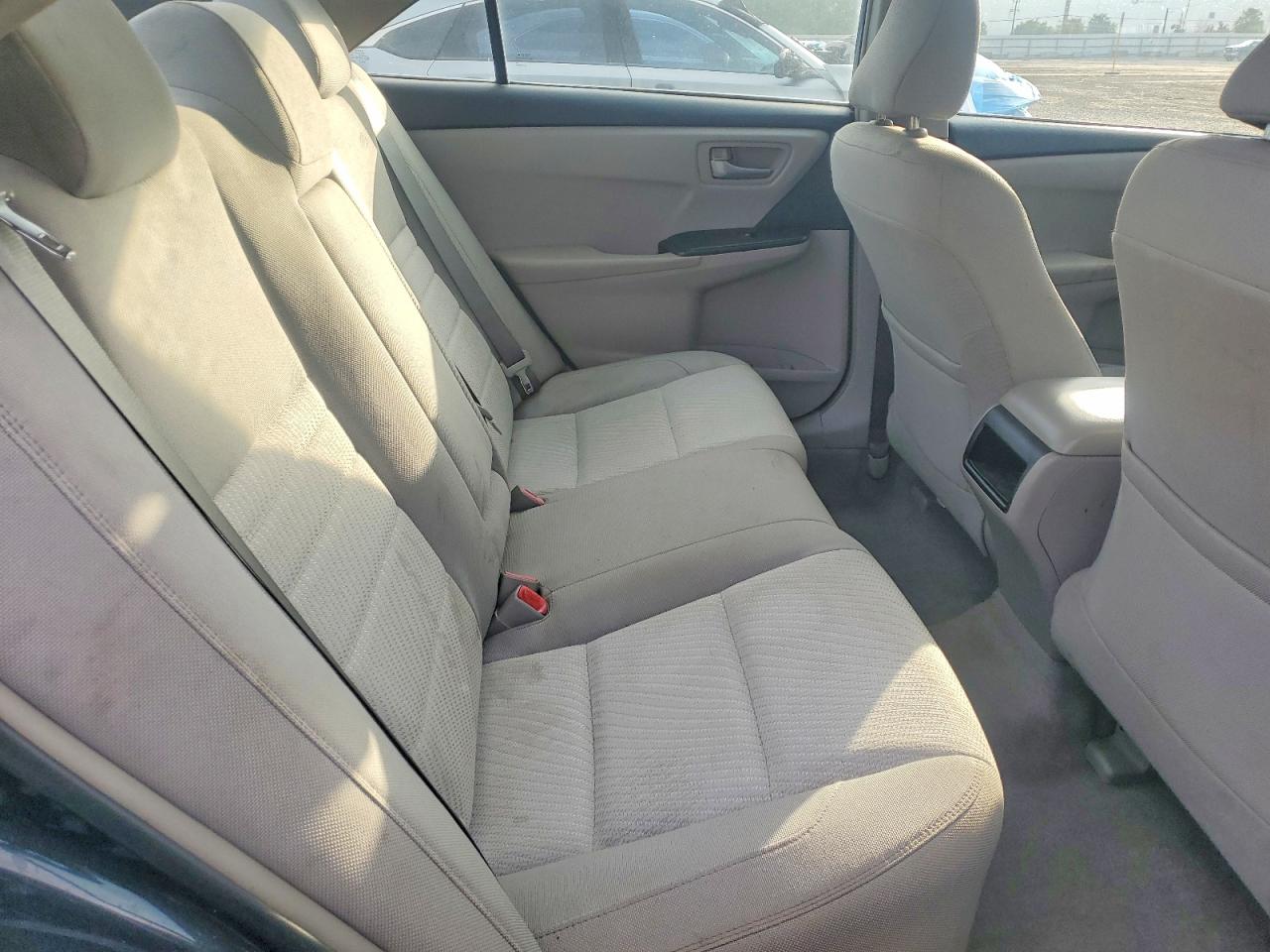 2016 TOYOTA CAMRY LE photo 28
