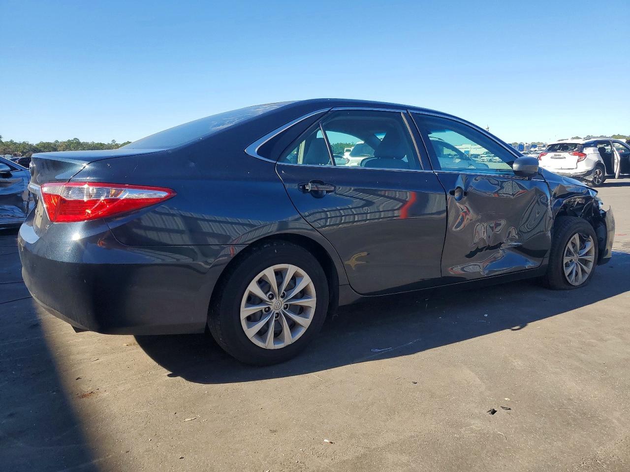 2016 TOYOTA CAMRY LE photo 7