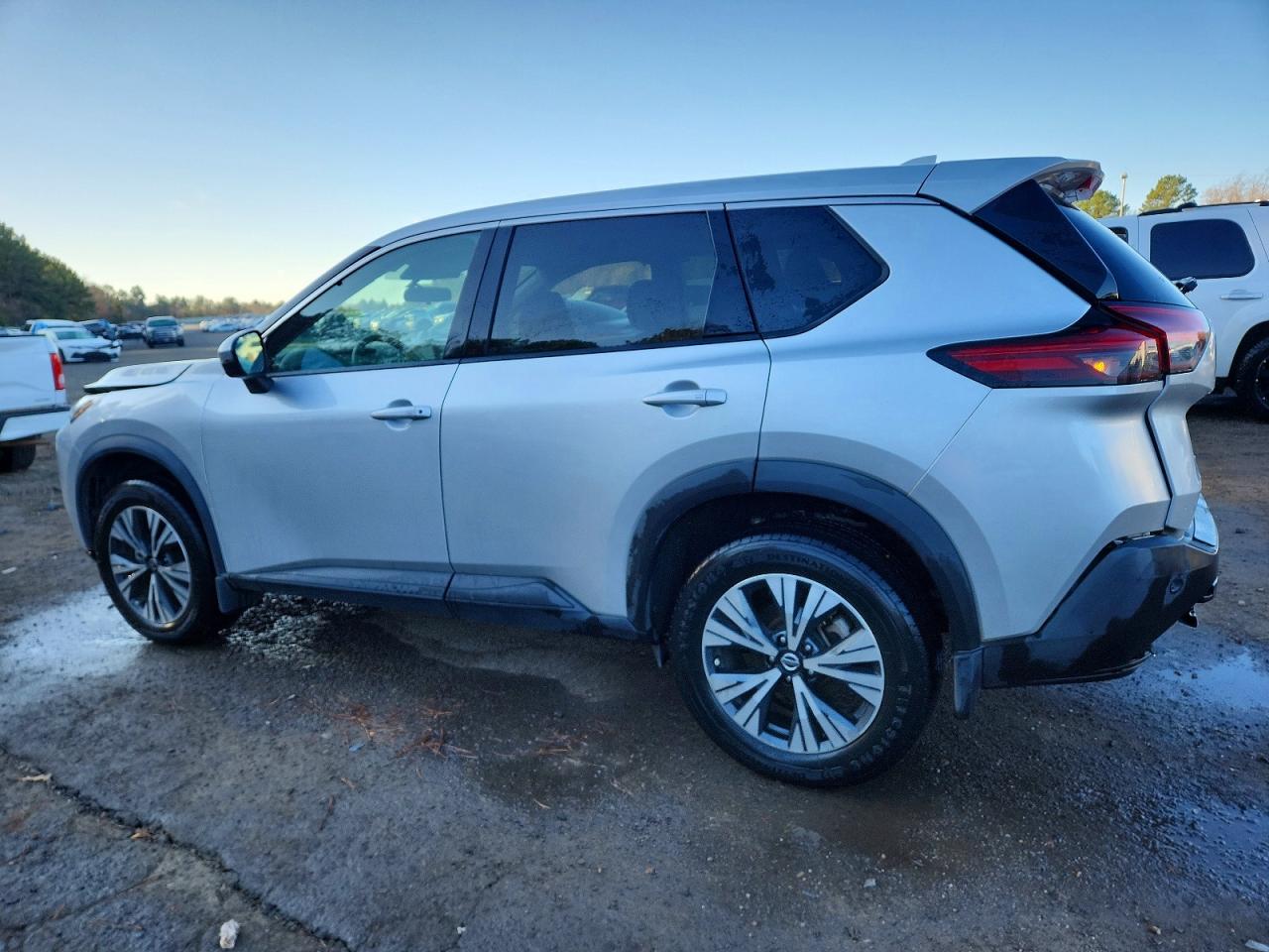 2021 NISSAN ROGUE SV photo 4