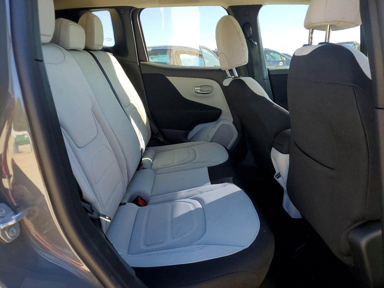 2019 JEEP RENEGADE LATITUDE photo 19