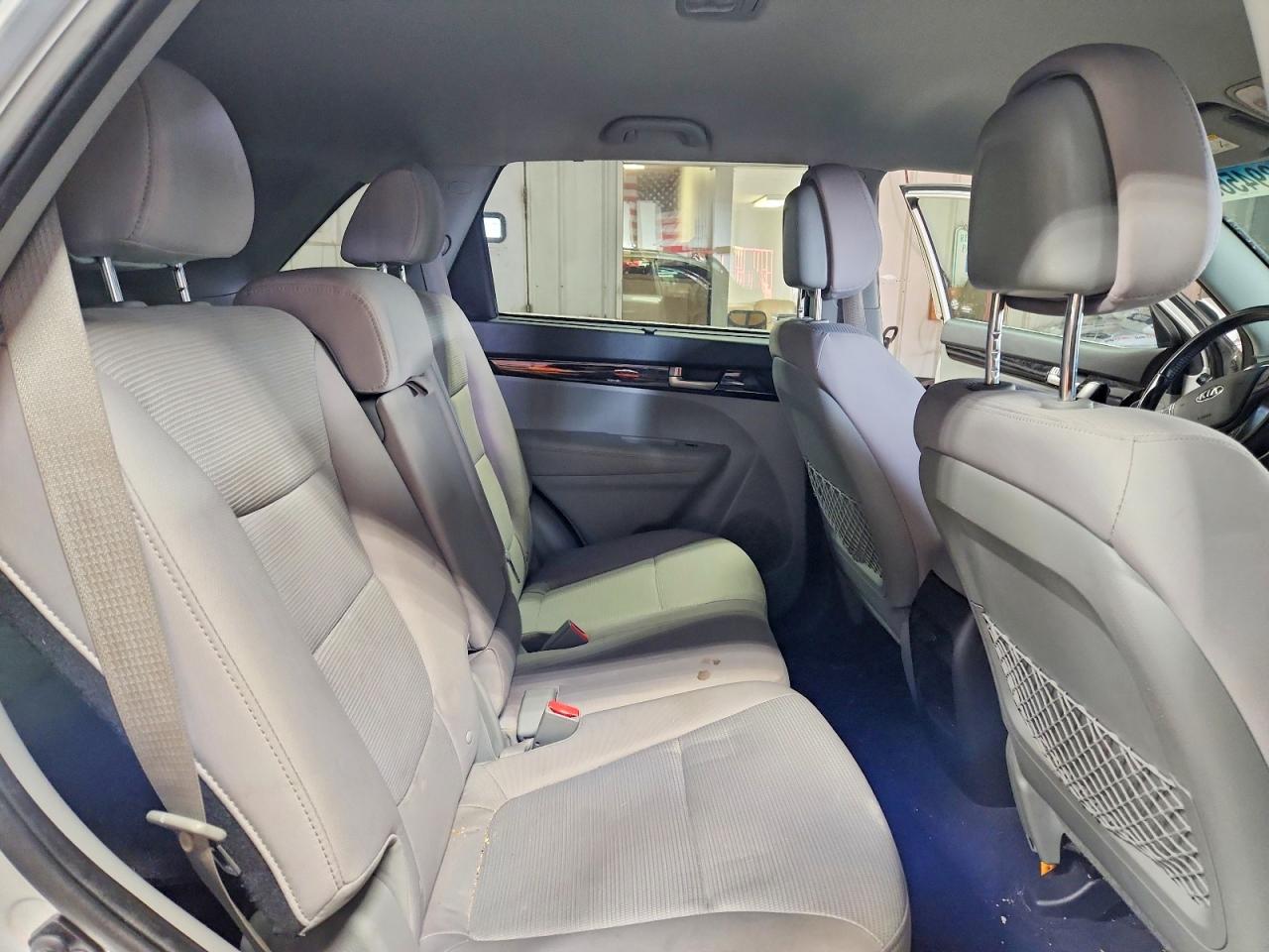 2014 KIA SORENTO LX photo 21