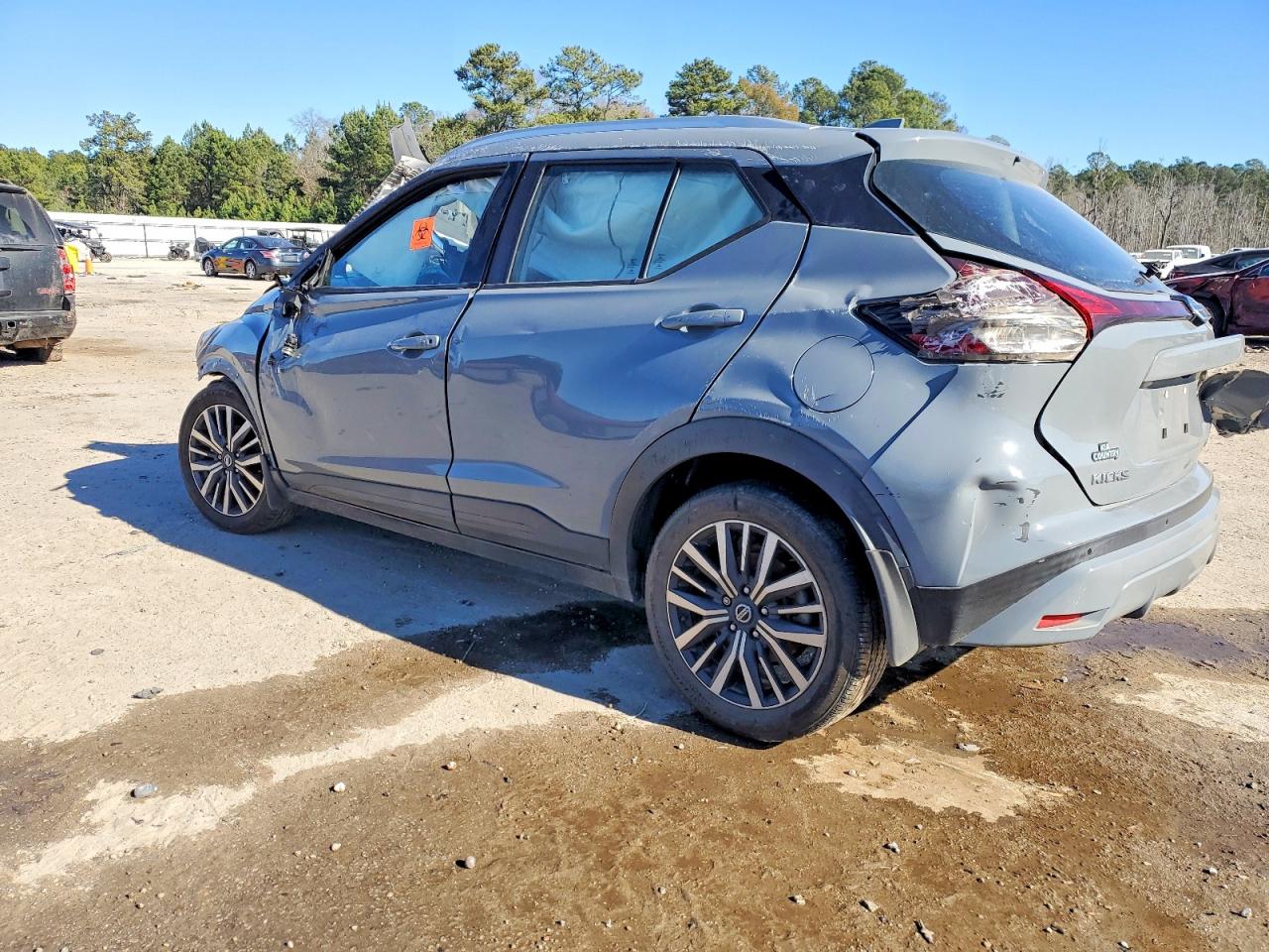 2021 NISSAN KICKS SV photo 3