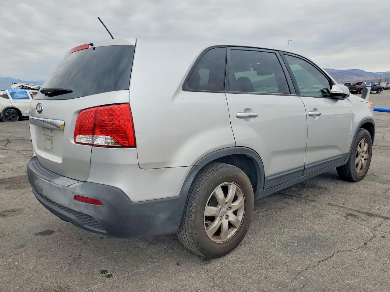 2013 KIA SORENTO LX photo 3