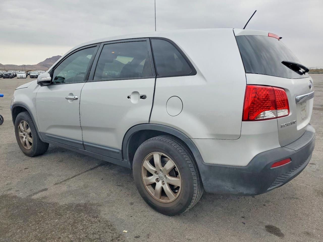 2013 KIA SORENTO LX photo 2