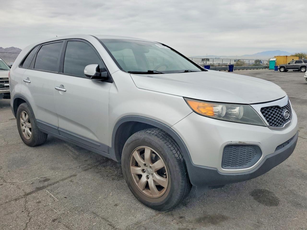 2013 KIA SORENTO LX photo 4