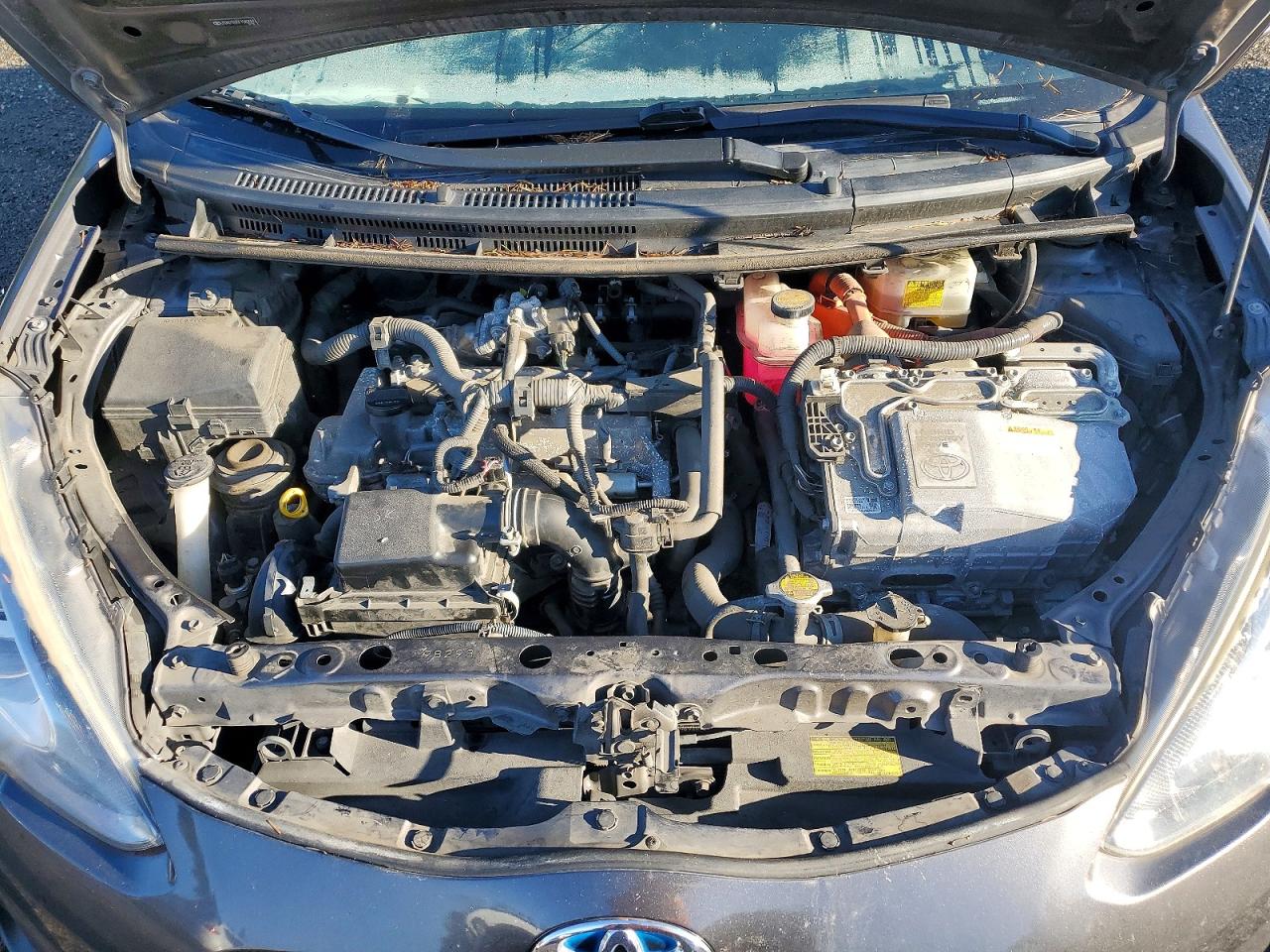 2015 TOYOTA PRIUS C photo 21
