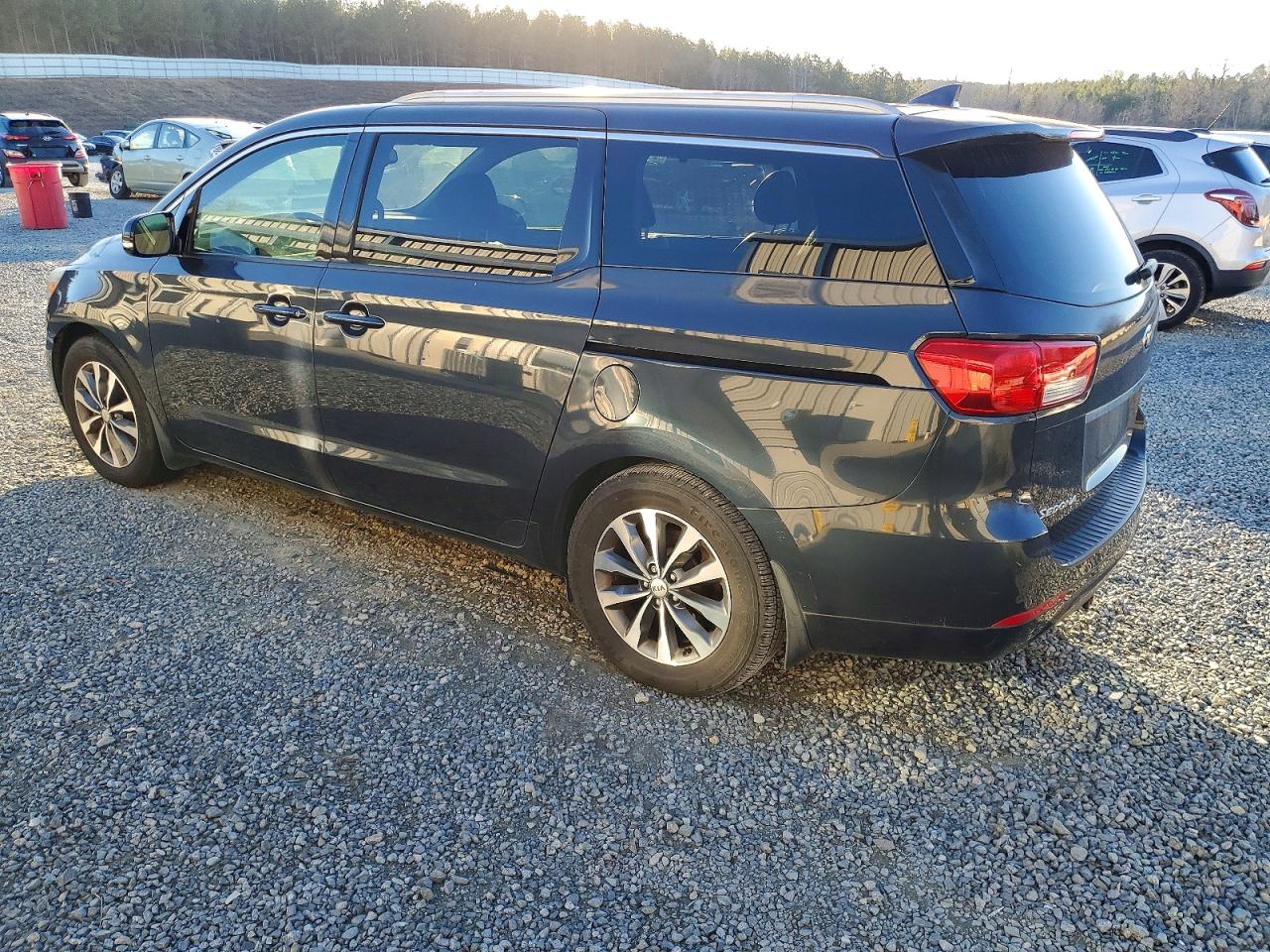 2016 KIA SEDONA EX photo 2