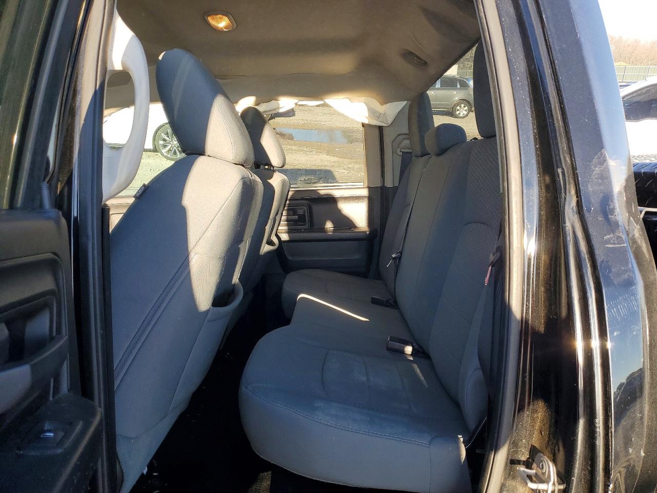 2014 RAM 1500 ST photo 10