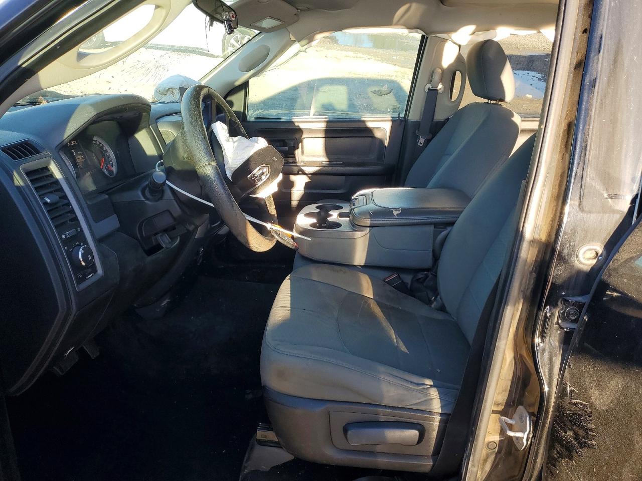 2014 RAM 1500 ST photo 7