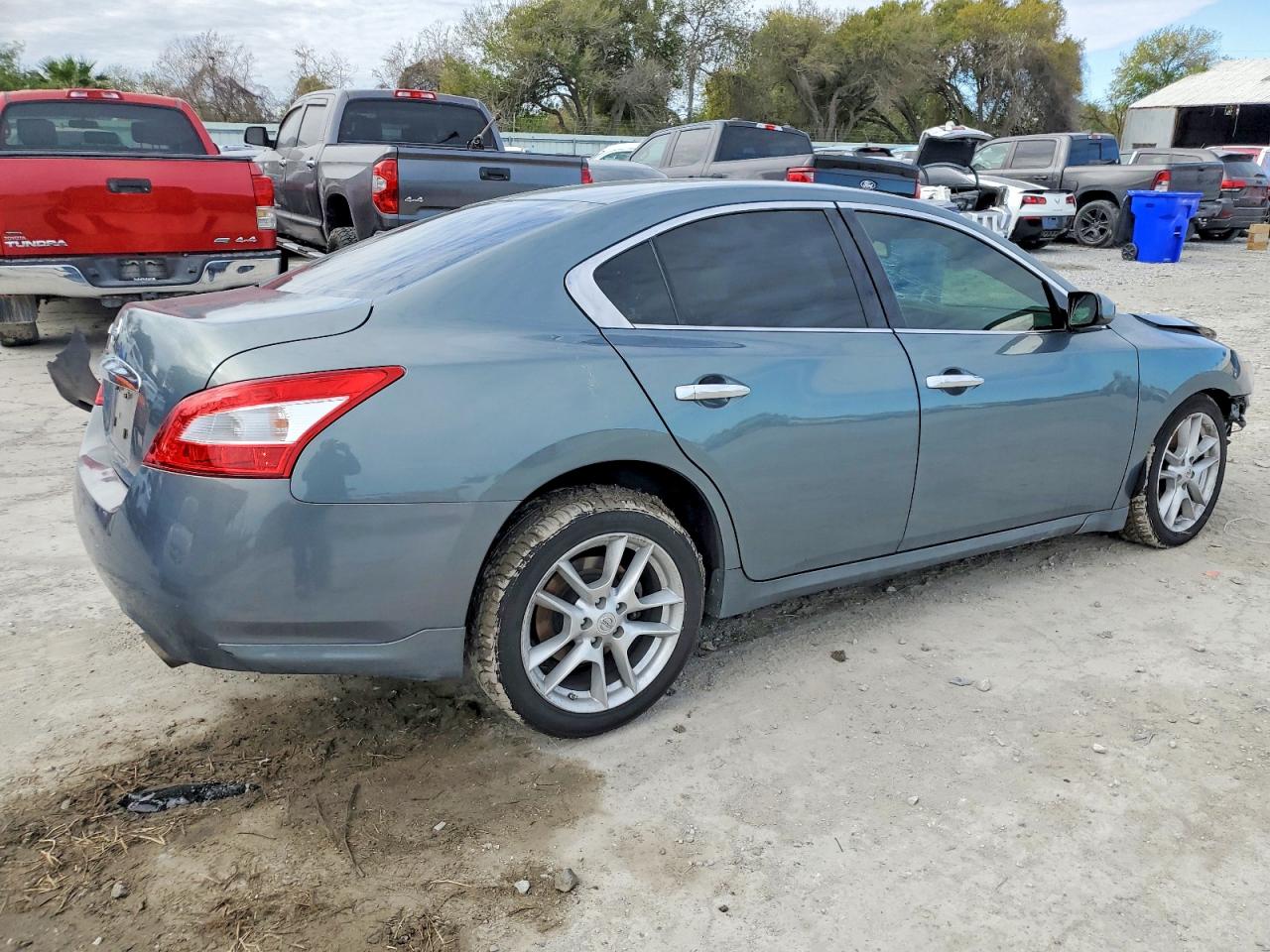 2010 NISSAN MAXIMA S photo 5
