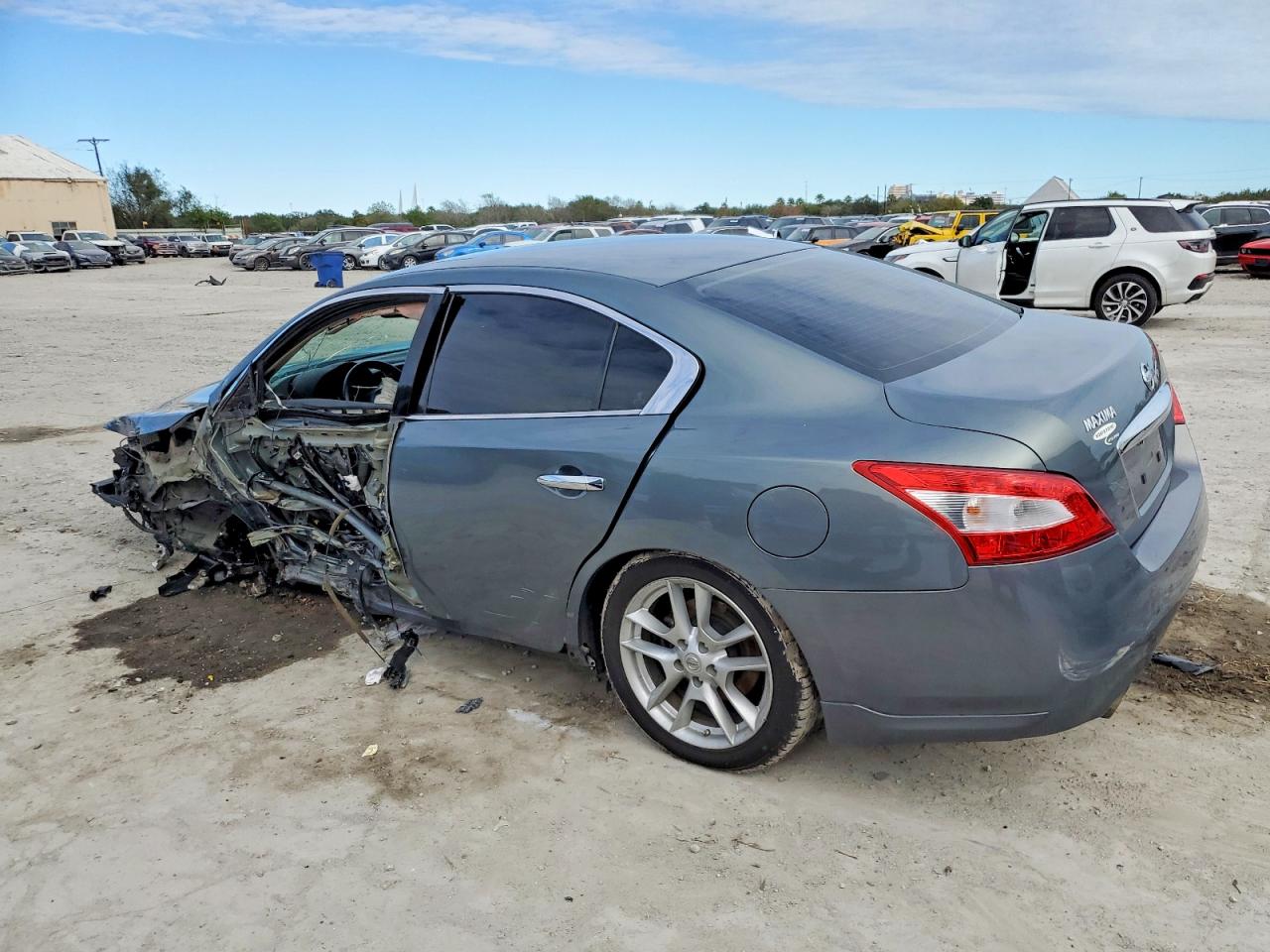 2010 NISSAN MAXIMA S photo 3