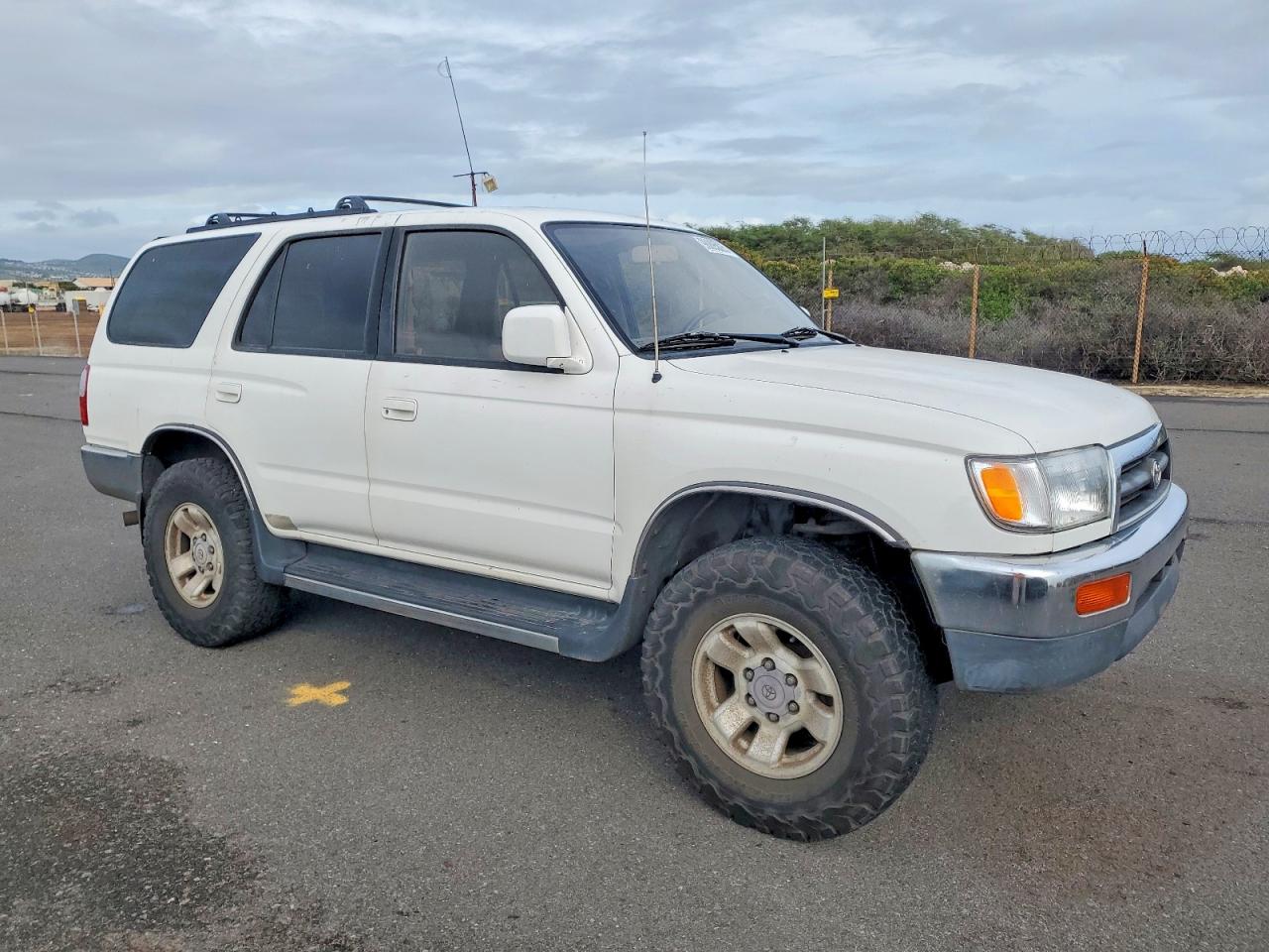 1997 TOYOTA 4RUNNER SR5 photo 10
