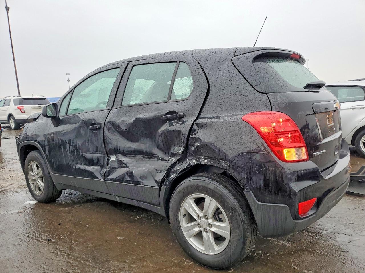 2019 CHEVROLET TRAX LS photo 3