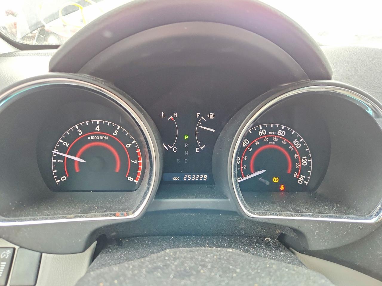 2011 TOYOTA HIGHLANDER BASE photo 9