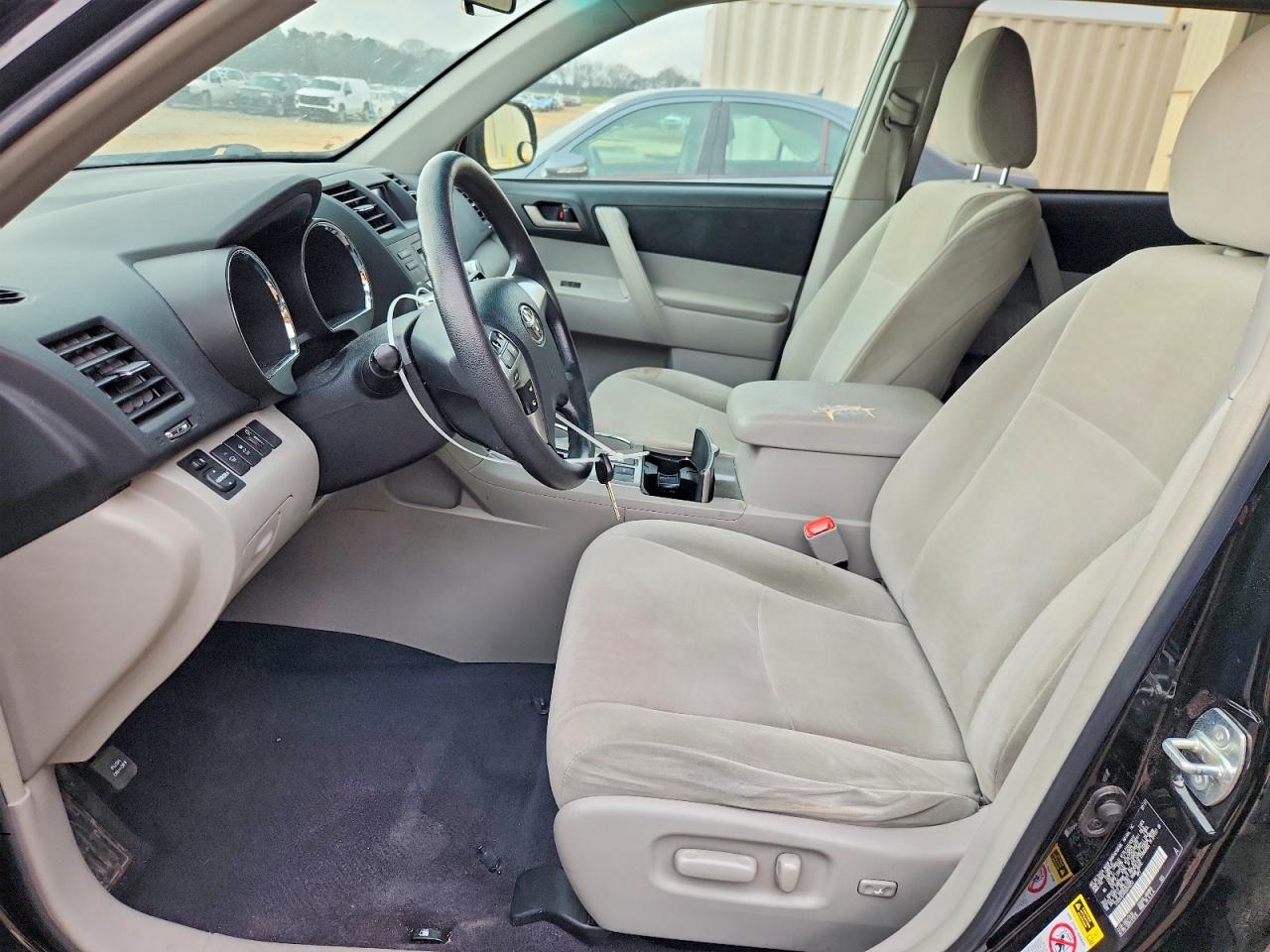 2011 TOYOTA HIGHLANDER BASE photo 7