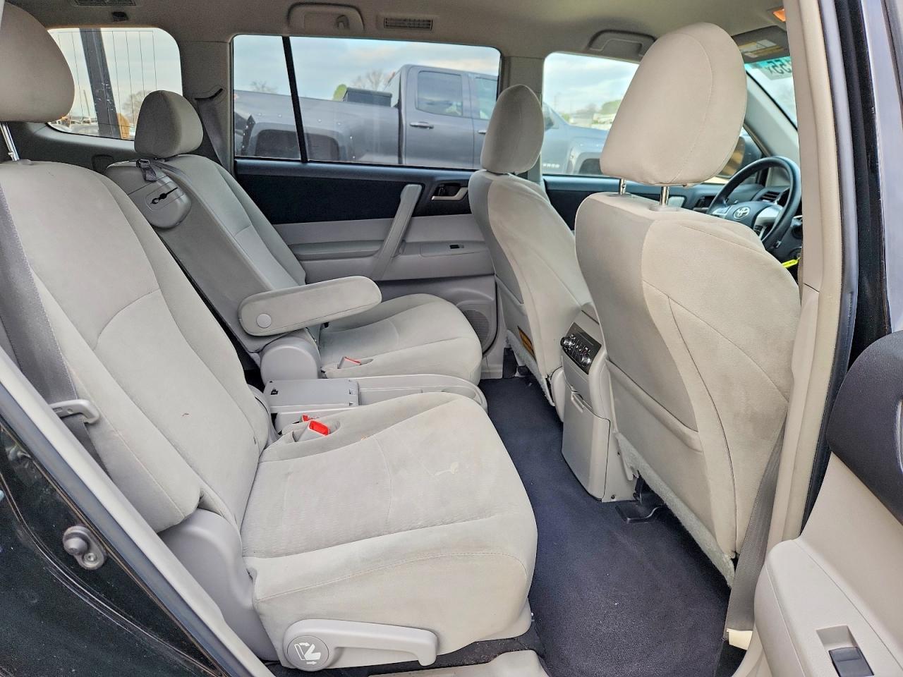 2011 TOYOTA HIGHLANDER BASE photo 11