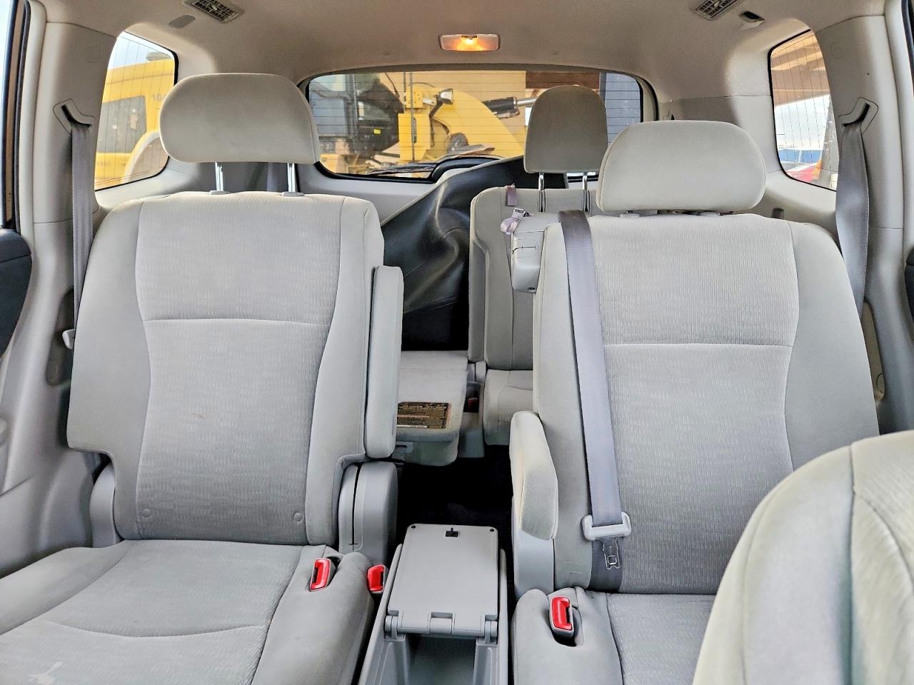 2011 TOYOTA HIGHLANDER BASE photo 10