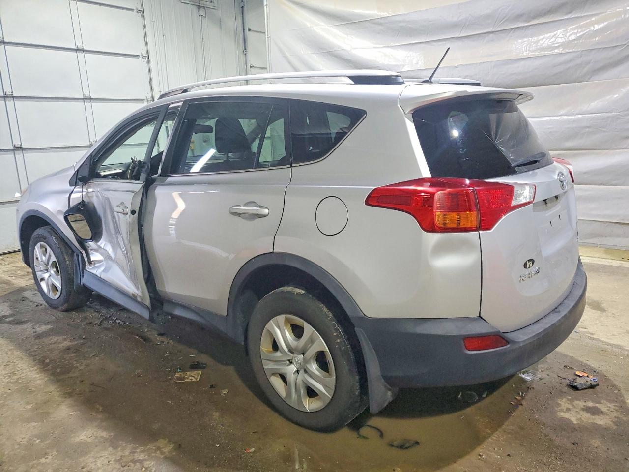 2015 TOYOTA RAV4 LE photo 3