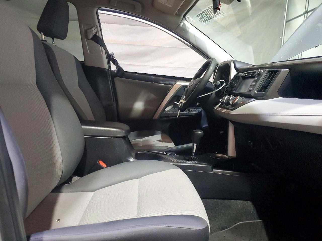 2015 TOYOTA RAV4 LE photo 13