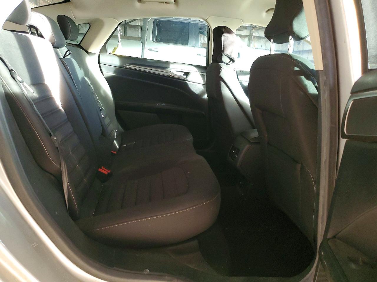 2018 FORD FUSION SE photo 19
