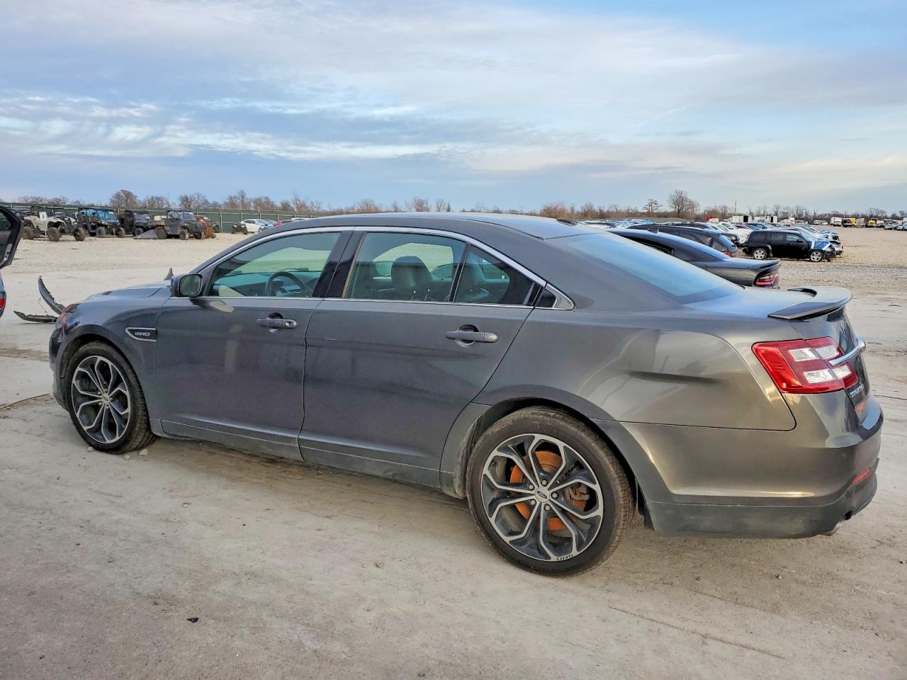 2018 FORD TAURUS SHO photo 4
