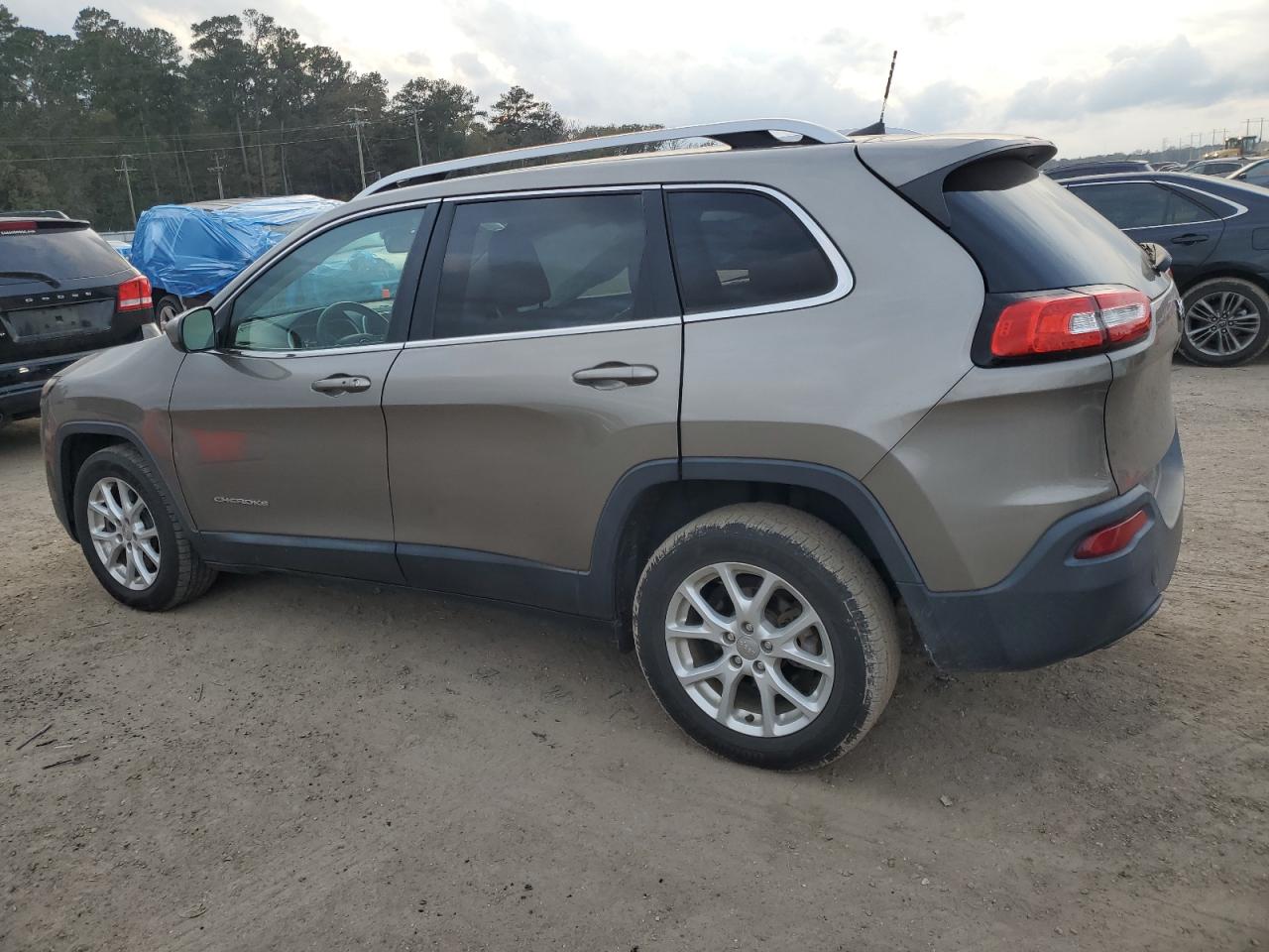 2017 JEEP CHEROKEE LATITUDE photo 3