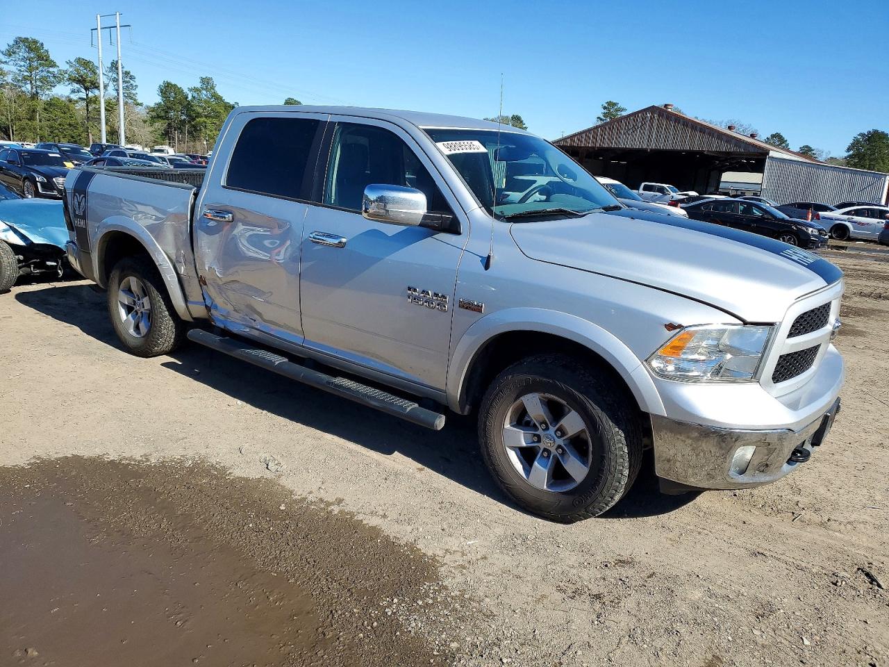 2016 RAM 1500 SLT photo 4