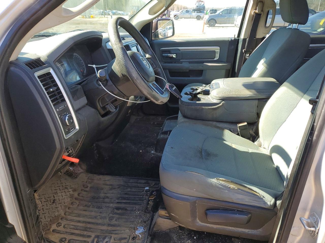 2016 RAM 1500 SLT photo 7