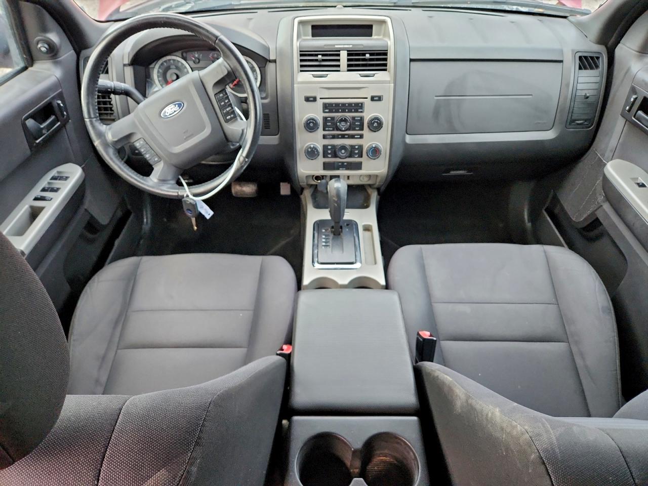 2011 FORD ESCAPE XLT photo 8
