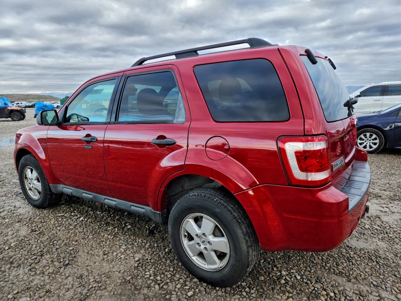 2011 FORD ESCAPE XLT photo 2