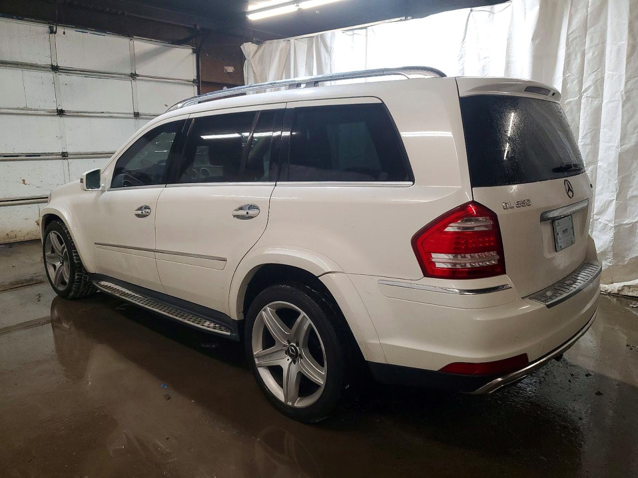 2011 MERCEDES-BENZ GL 550 4MATIC photo 2