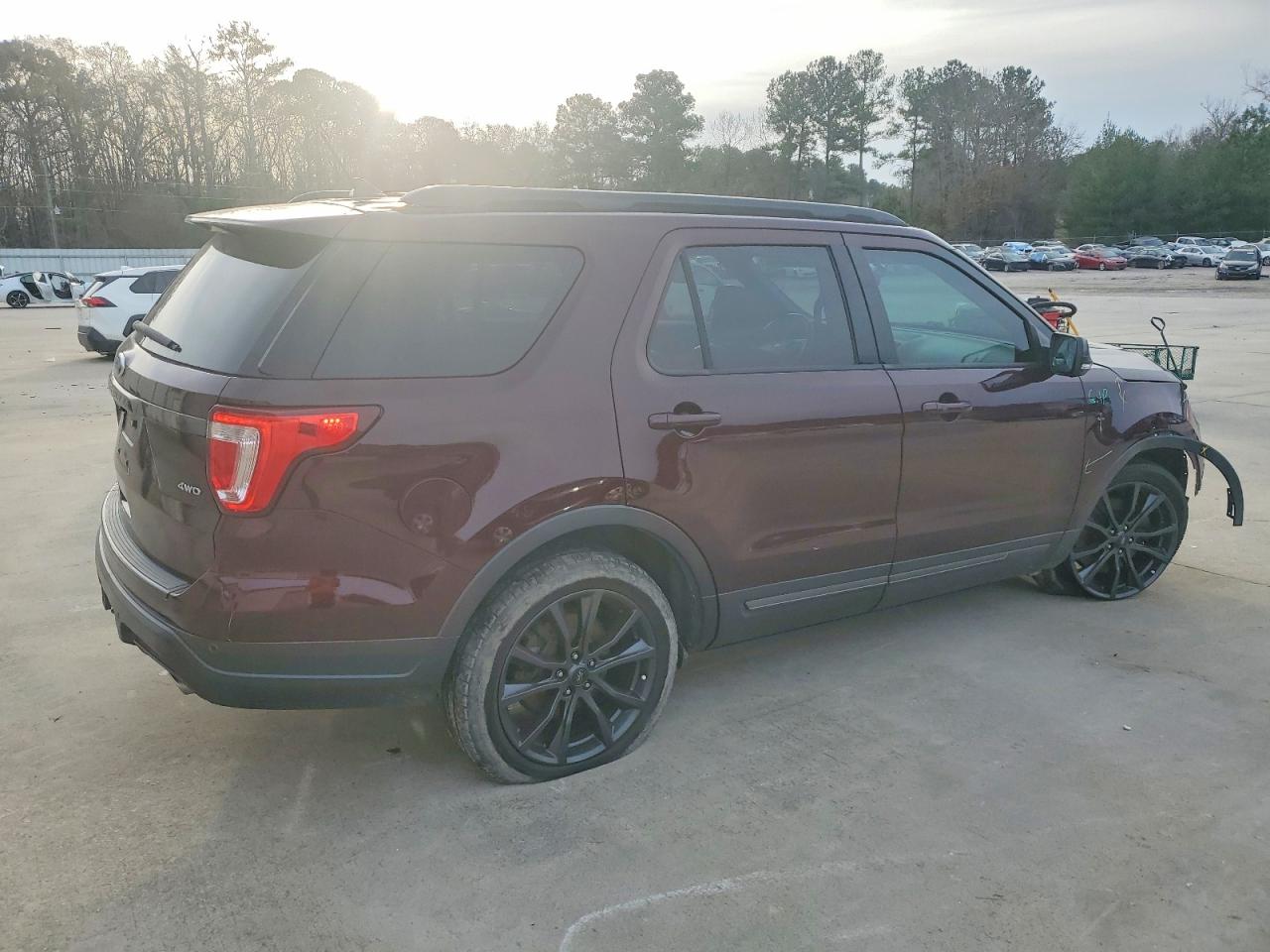 2018 FORD EXPLORER XLT photo 3