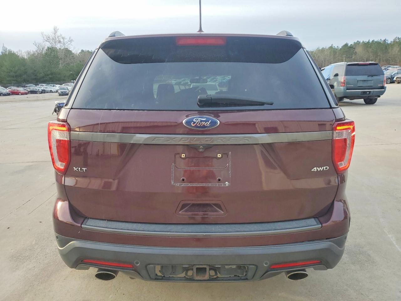 2018 FORD EXPLORER XLT photo 6