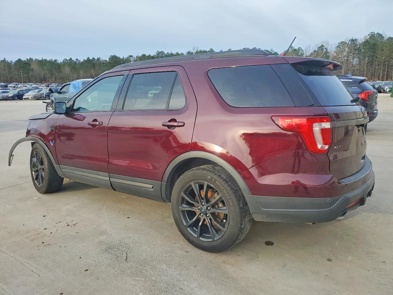 2018 FORD EXPLORER XLT photo 2