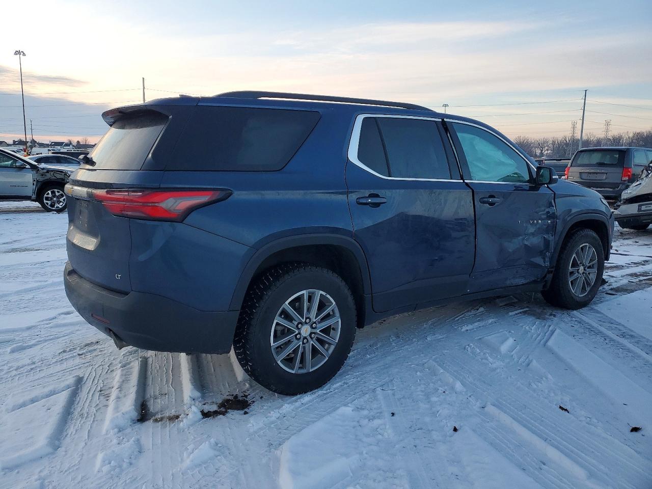 2023 CHEVROLET TRAVERSE LT photo 7