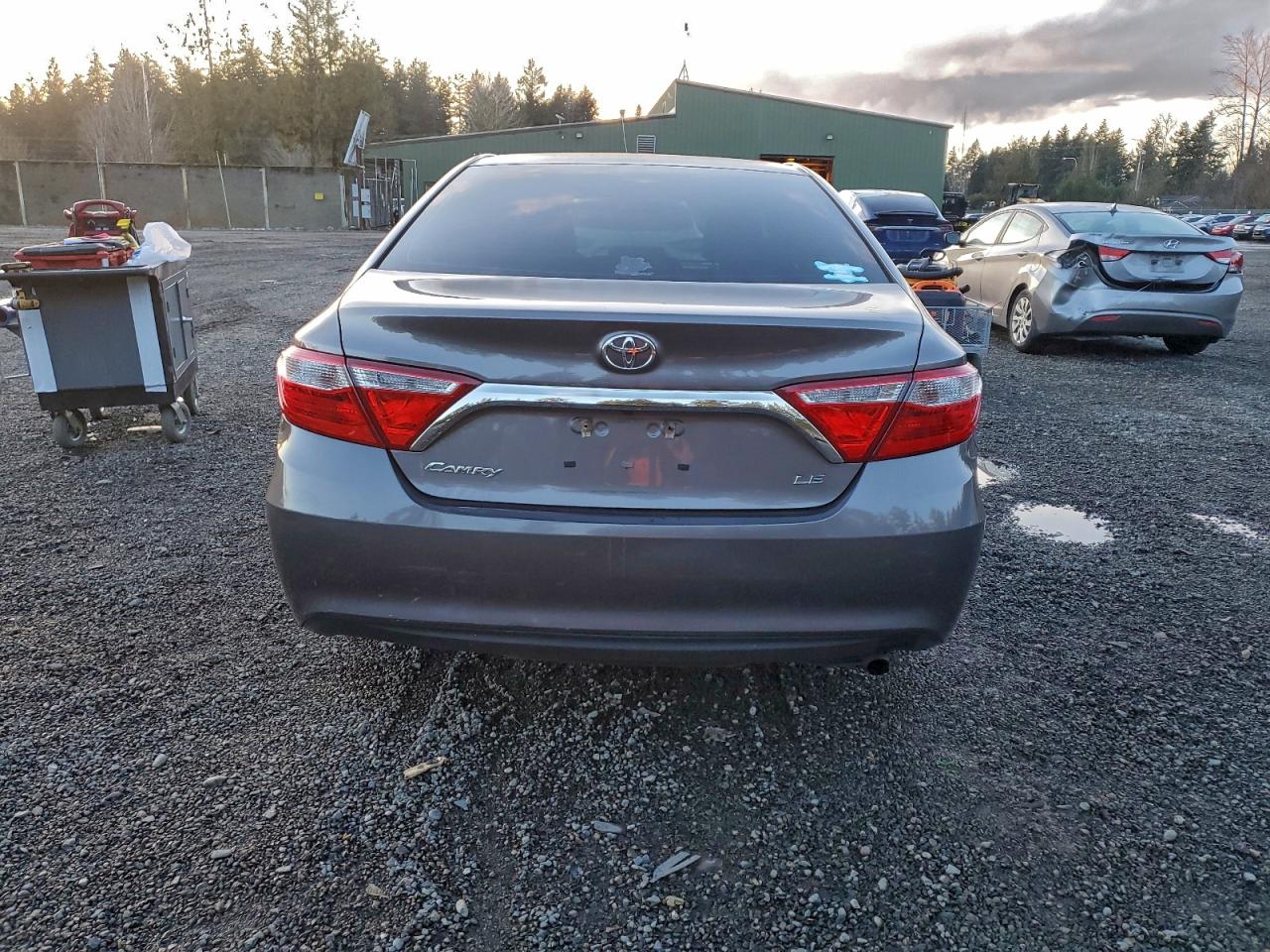 2017 TOYOTA CAMRY LE photo 6