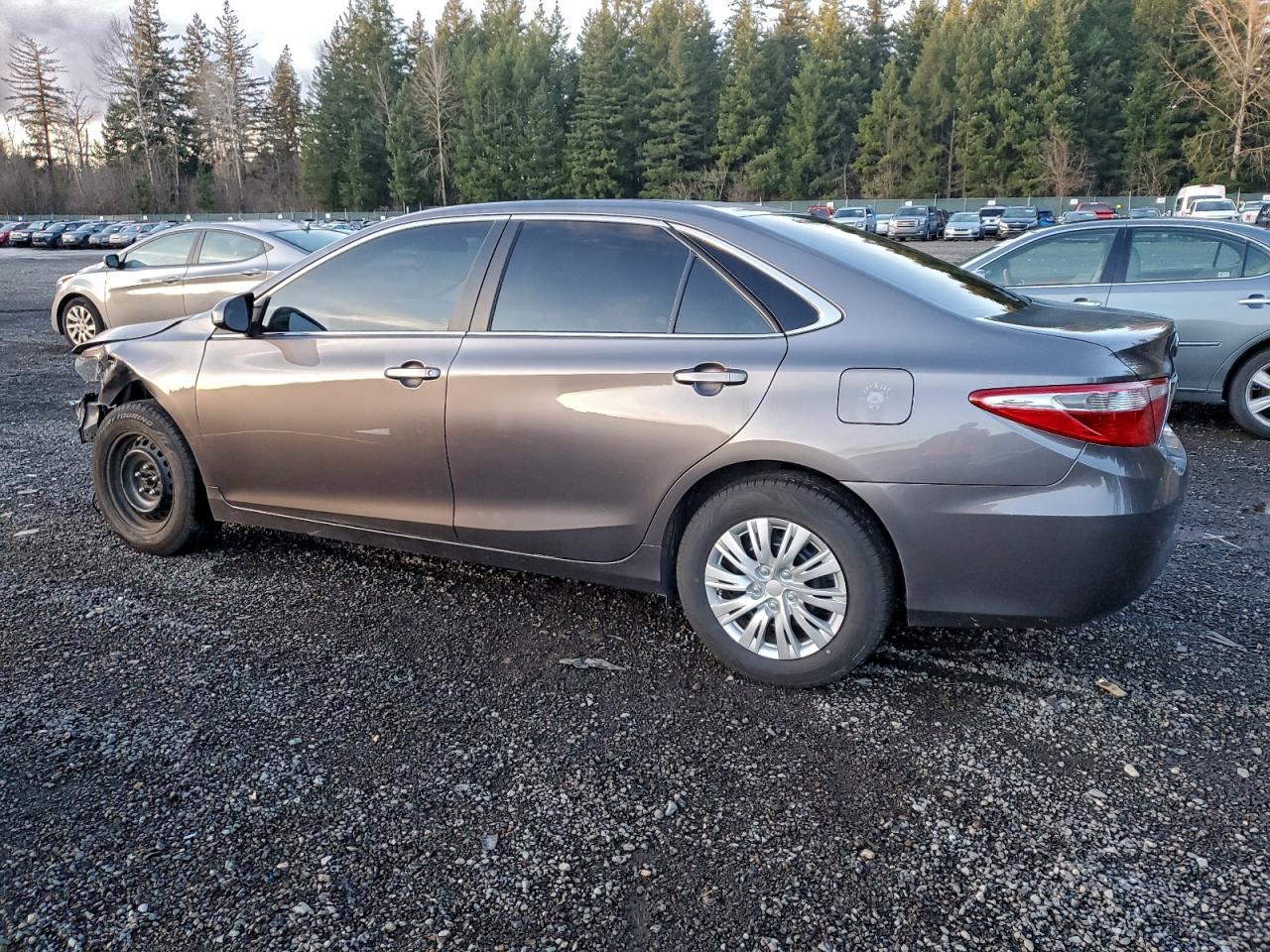 2017 TOYOTA CAMRY LE photo 2