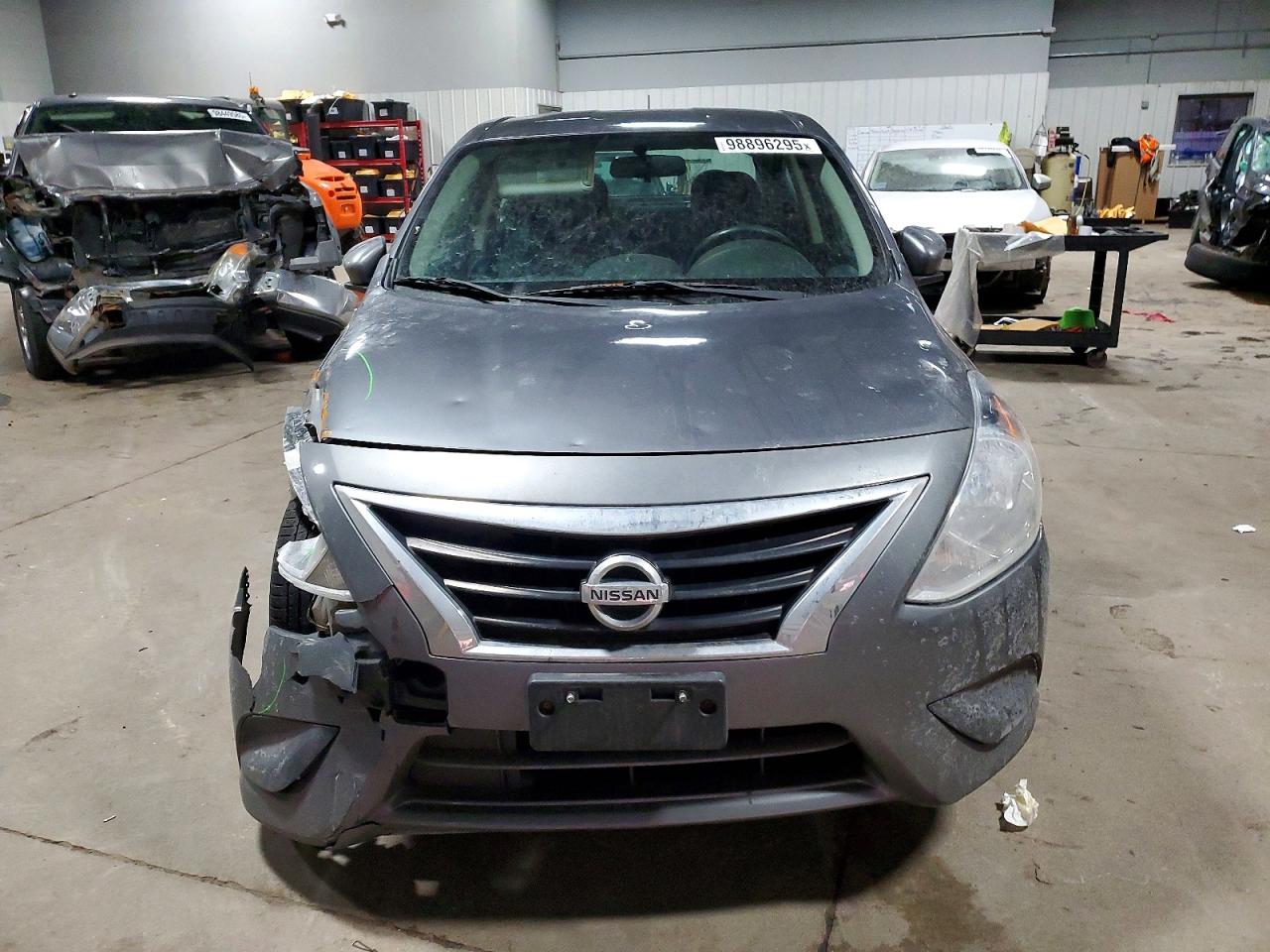 2019 NISSAN VERSA S photo 5