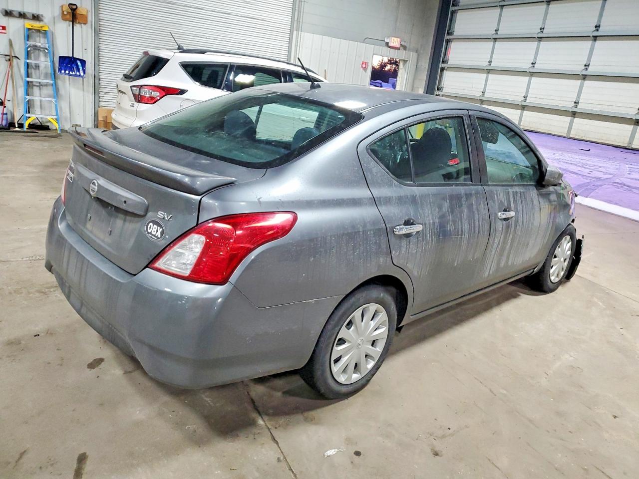 2019 NISSAN VERSA S photo 3